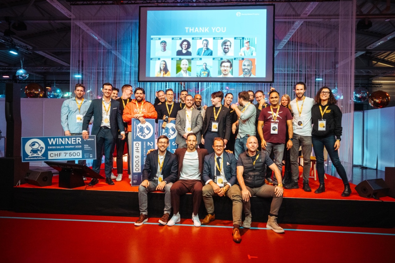 Swiss Sales Trophy 2025 finalists on stage with their checks